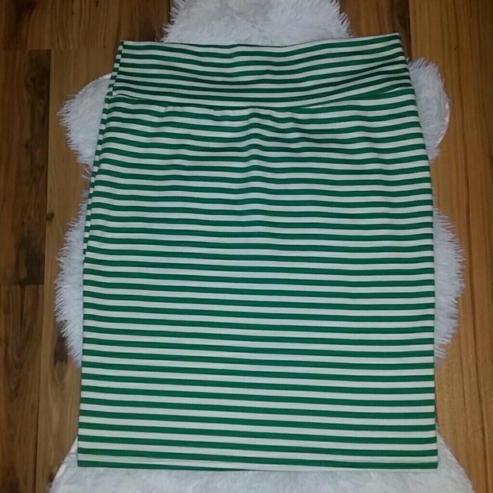 LuLaRoe Cassie skirt.